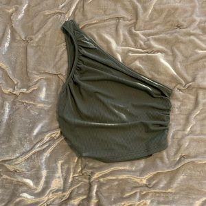 One shoulder cropped tank